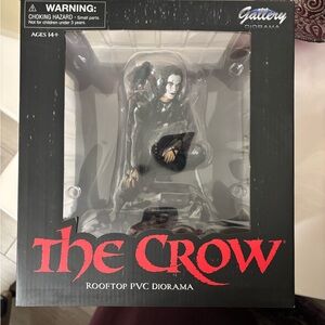 Gallery The Crow Rooftop PVC Diorama - Black and Red